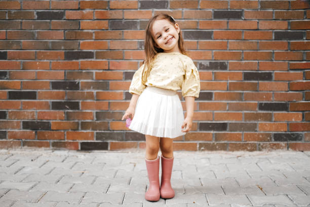 BAMBINA 4-16 ANNI